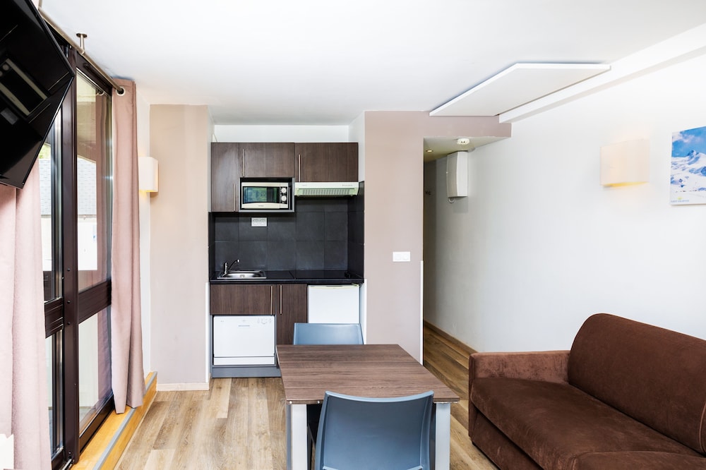 SOWELL RESIDENCES Pierre Blanche 46/70