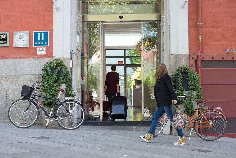 PETIT PALACE SANTA BARBARA 49/52