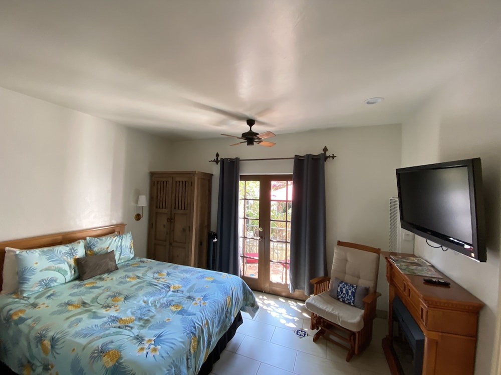 Villa Rosa Inn 17/78