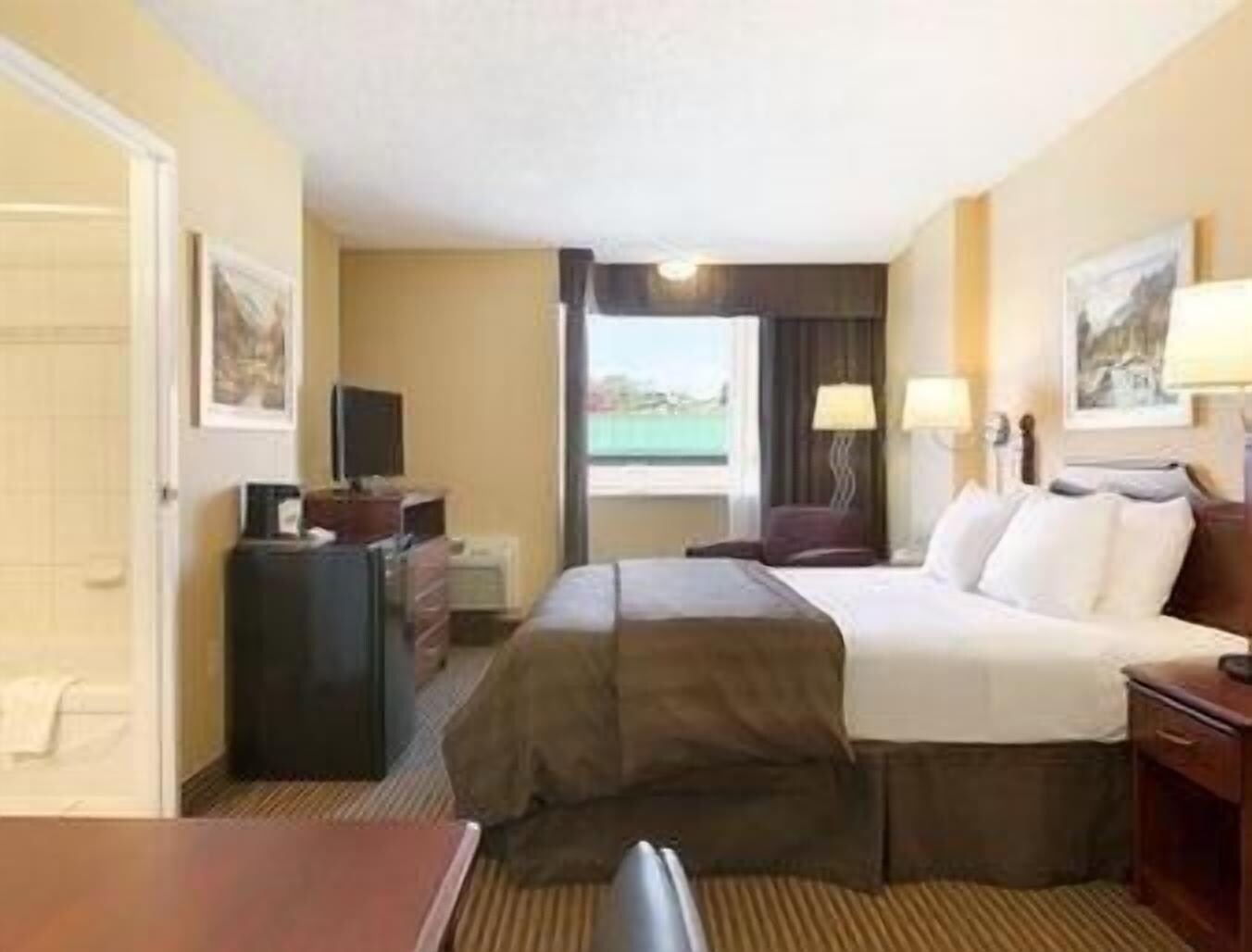 Standard, Queen Bed, Accessible