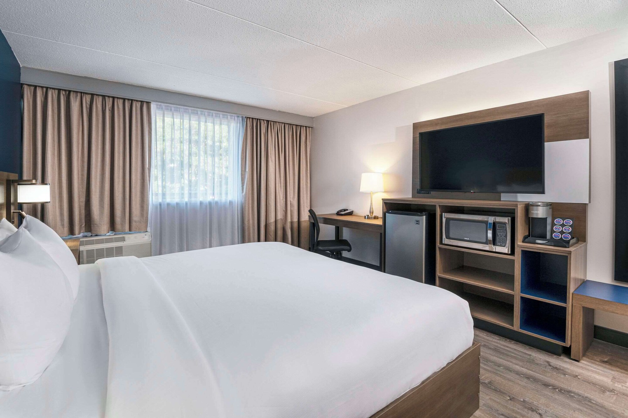 ROOM, KING BED