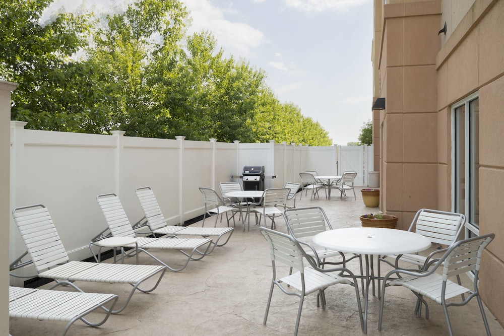 Fairfield Inn Suites Huntingdon Route 22 Raystown Lake 33/40