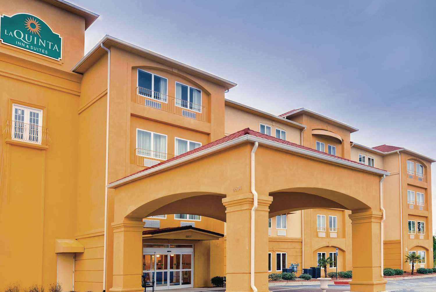 La Quinta Inn and Suites by Wyndham Atlanta Union City 1/33