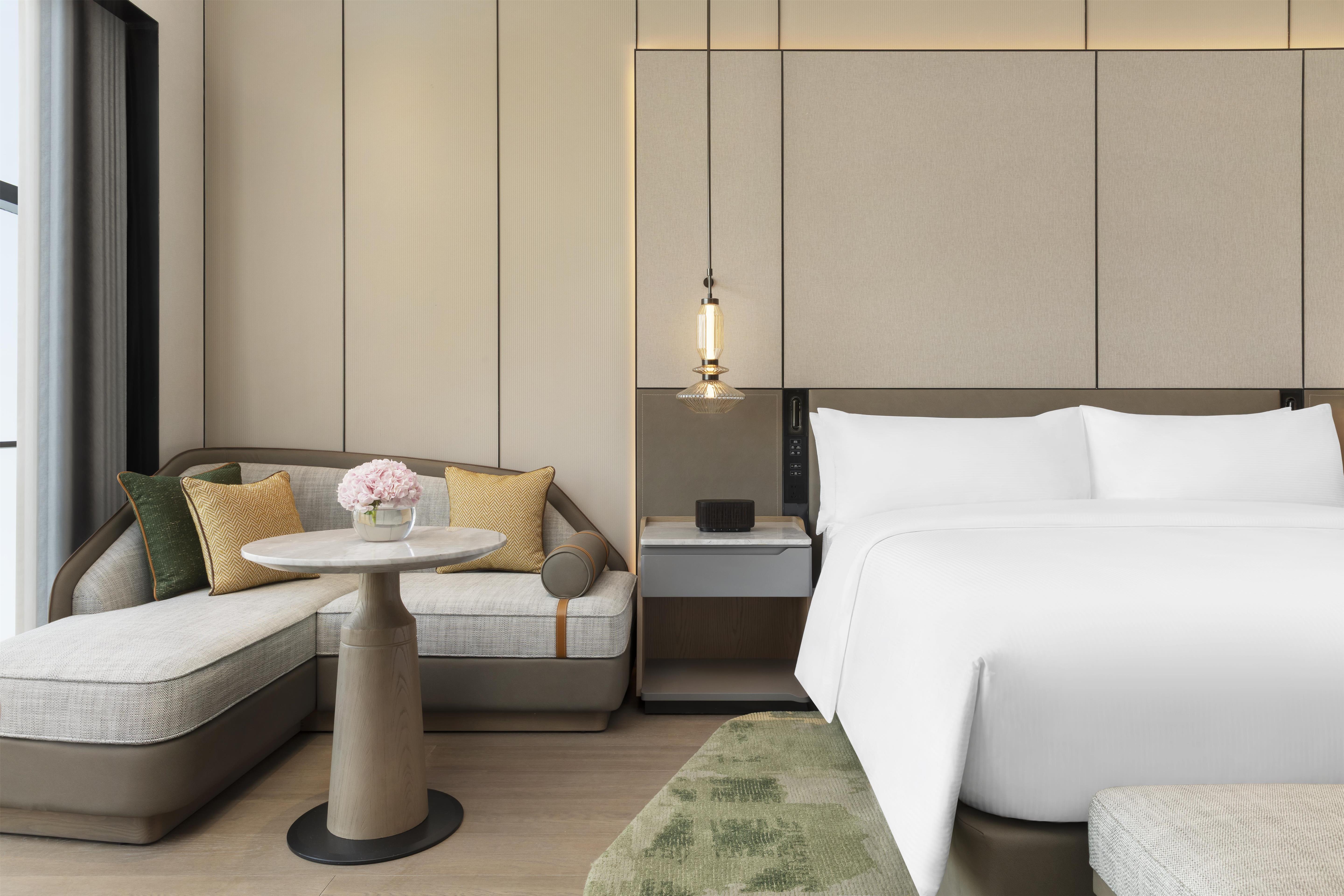 غرفة بسرير كينج، DoubleTree by Hilton Zhengzhou Airport Aerotropolis 2/3