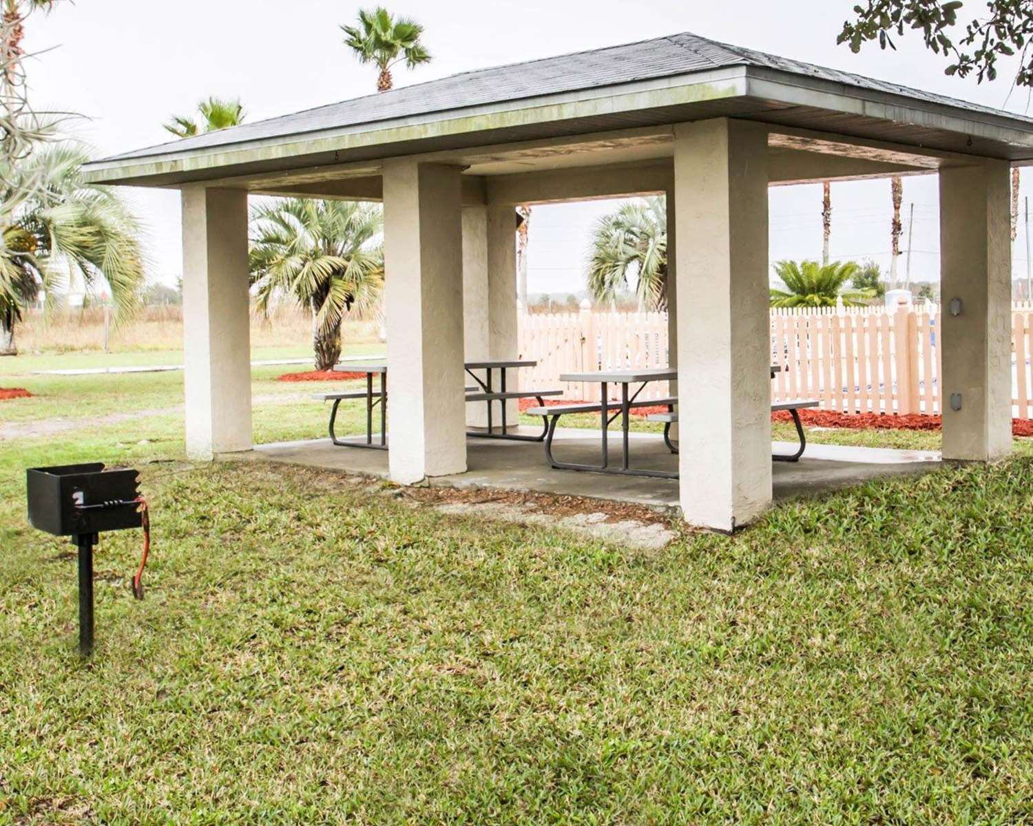 Rodeway Inn & Suites Haines City - Winter Haven 18/19