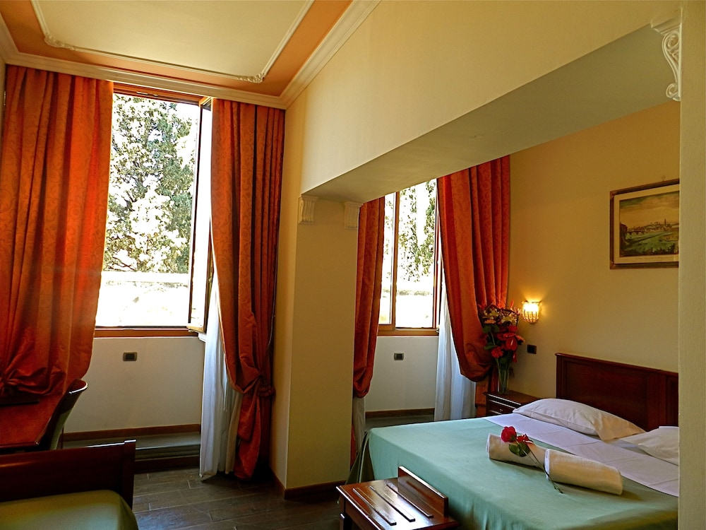 SUPERIOR, DOUBLE OR TWIN BED