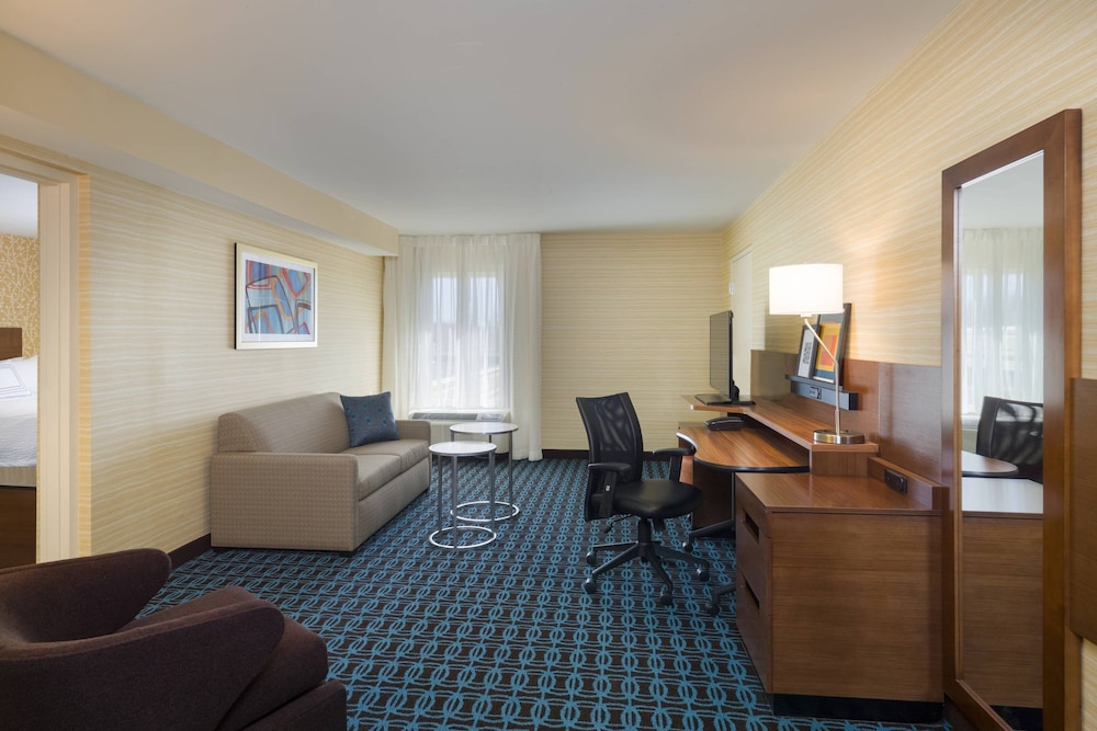 Fairfield Inn Suites By Marriott Paramus 25/47