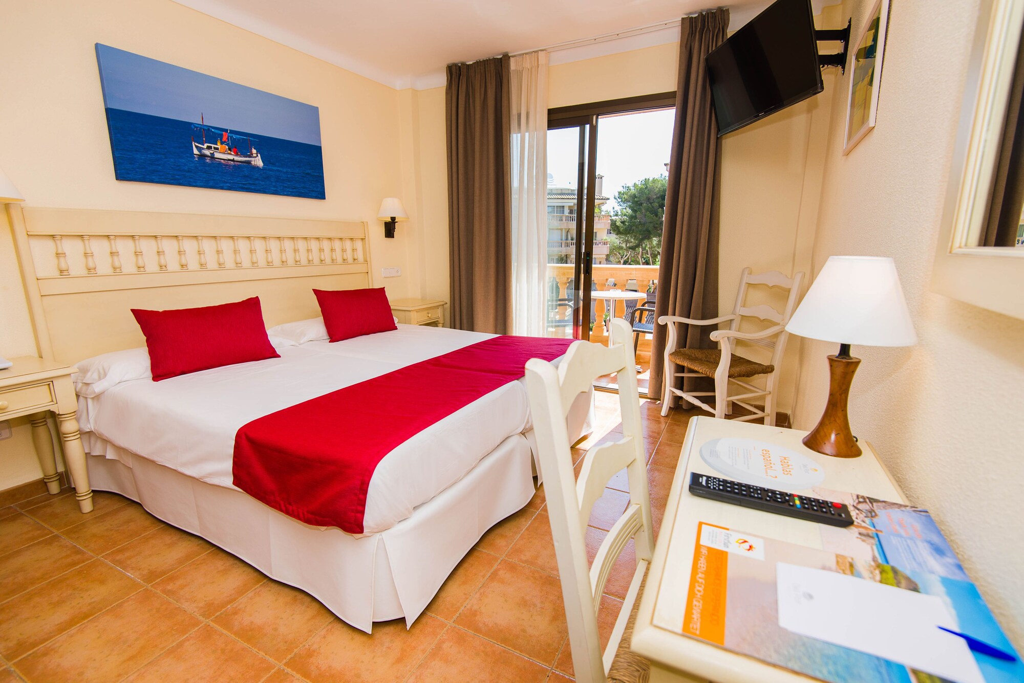 غرفة بثلاثة أسرّة بشرفة، Hotel Bell Port 3/4