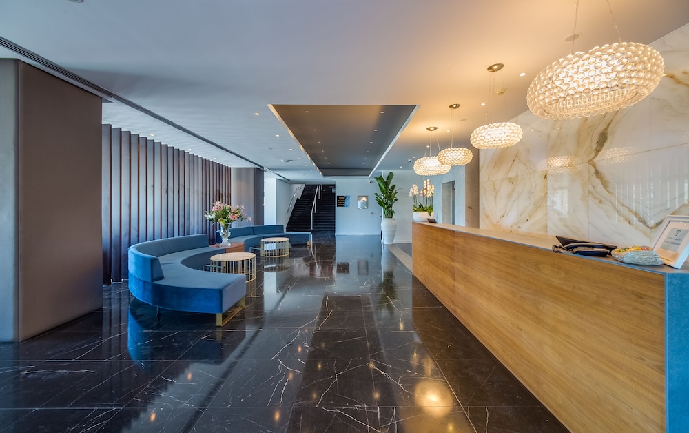 Sun Hall Hotel 10/70