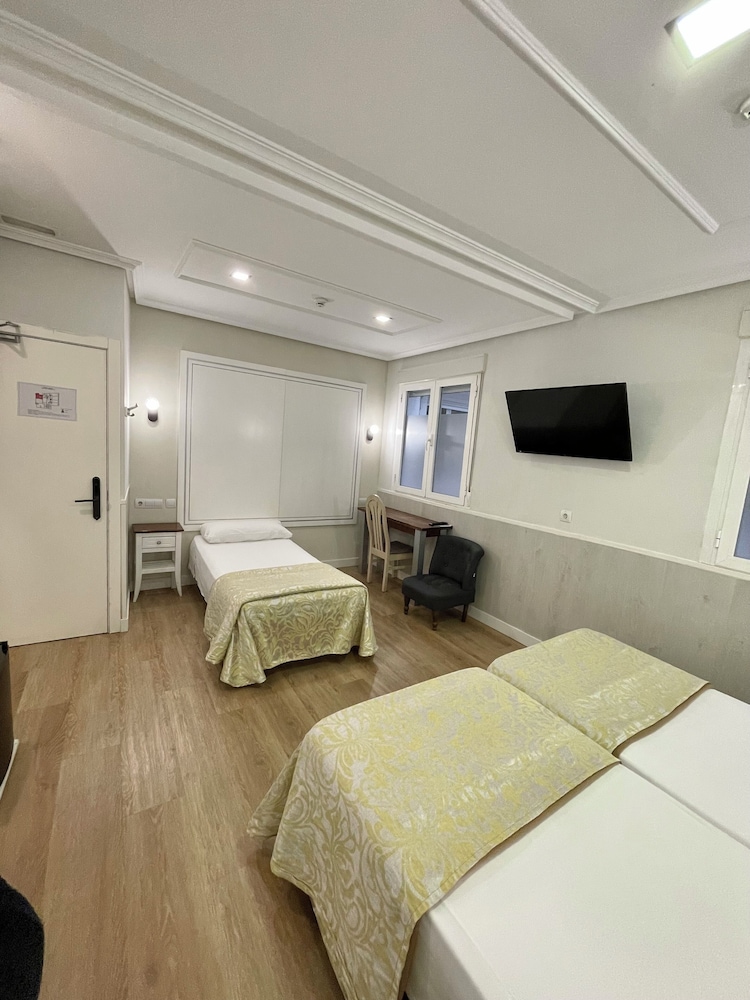 Hostal Madrid 11/50