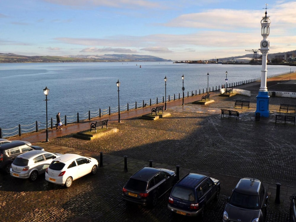 Greenock Hall's Waterfront Complex 26/31