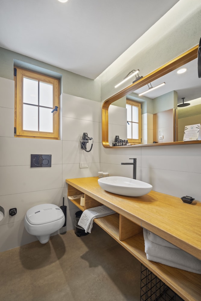 Zeyt Inn Hotel 30/32