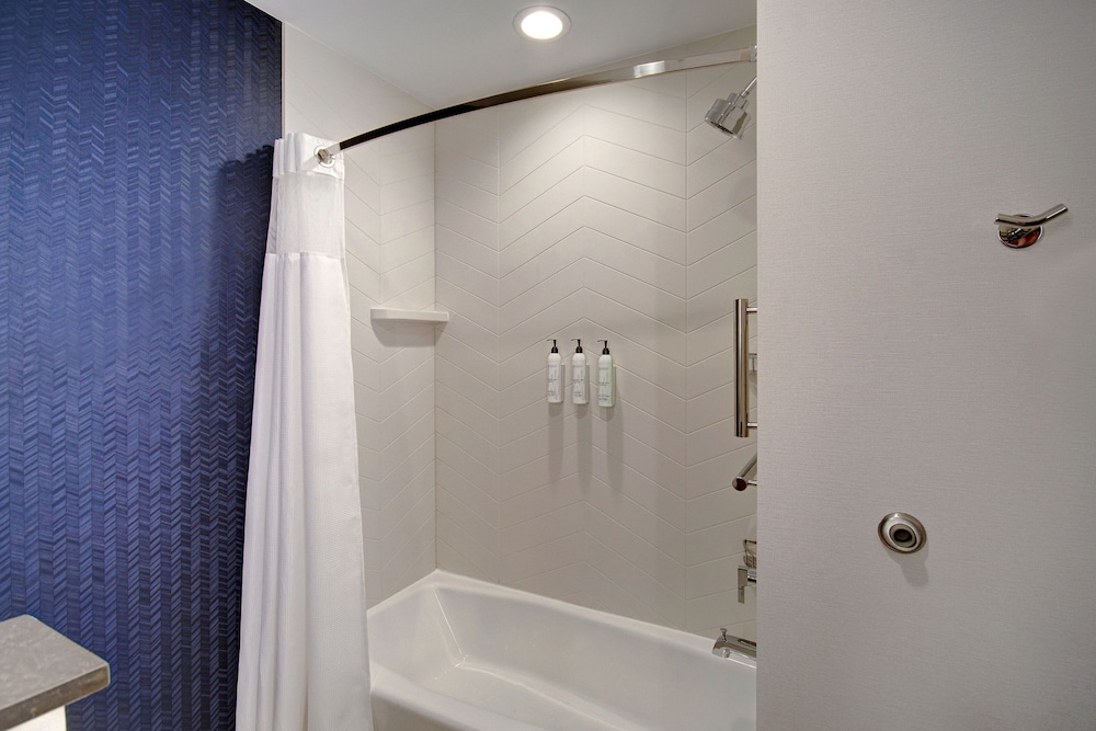 Fairfield Inn & Suites Rochester Hills 31/34