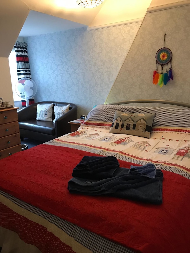 Lyndsay Guest House 24/50