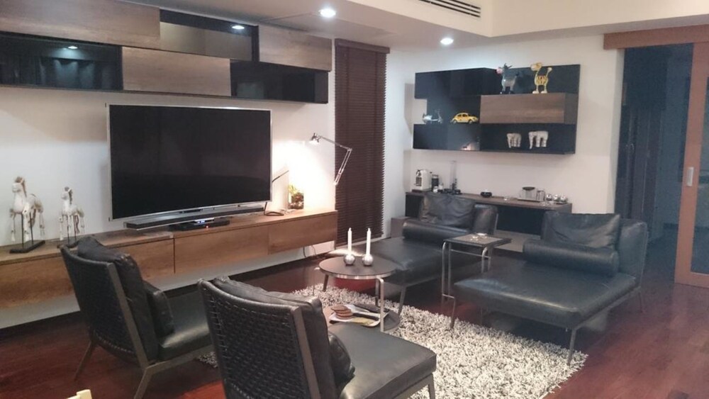 Pranaluxe Pool Villa Holiday Home 35/41