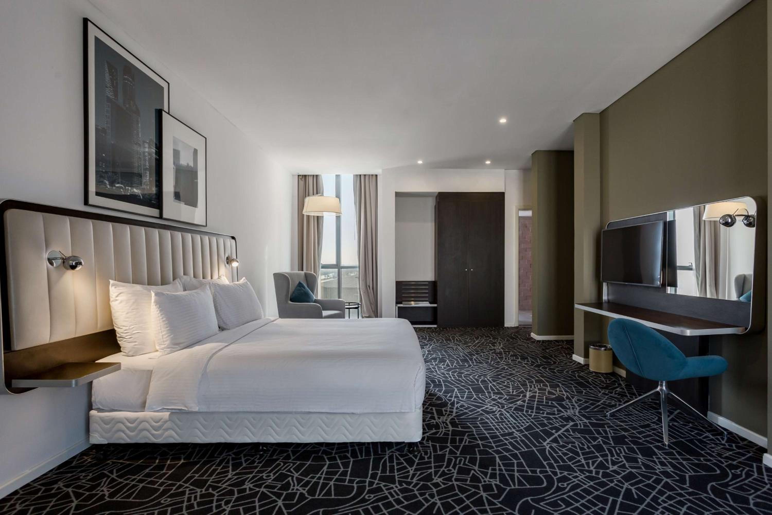 1 Bedroom, Suite, King Bed, Sofa