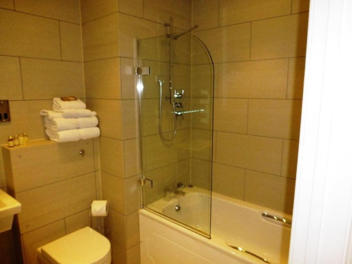 CBH Cliff Hotel 47/48