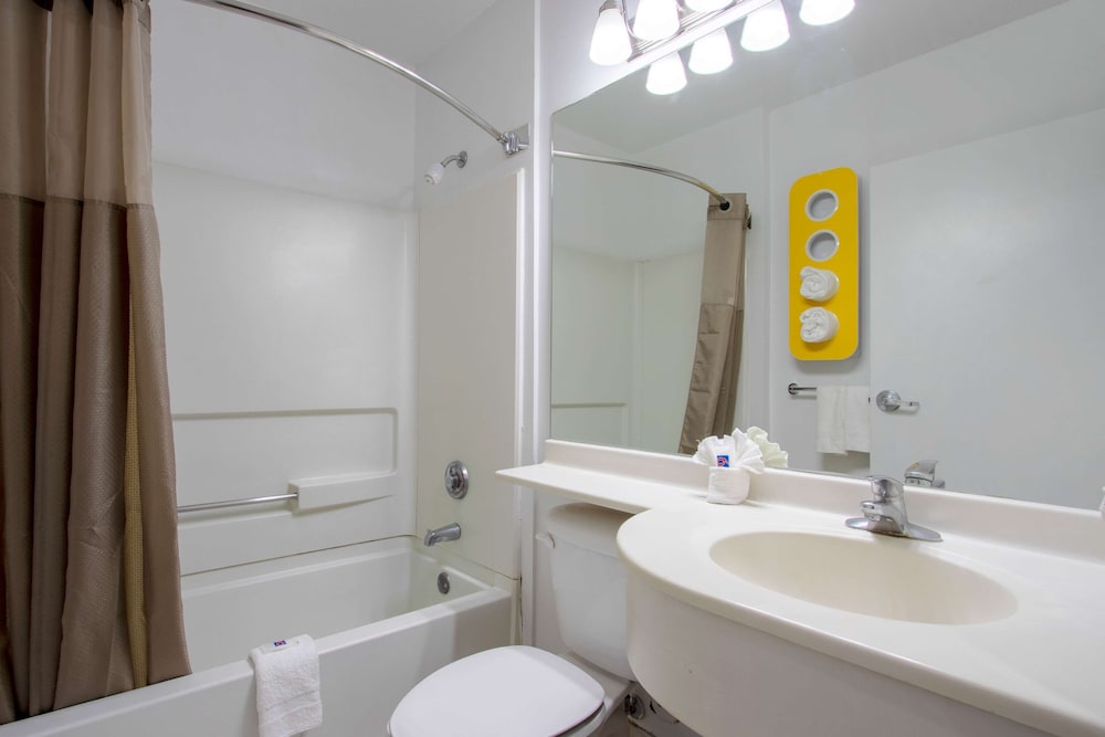 Motel6 El Paso, TX - Southeast 42/45