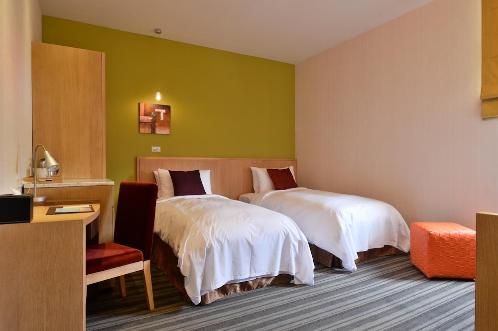 Glow, Classic, Twin Beds