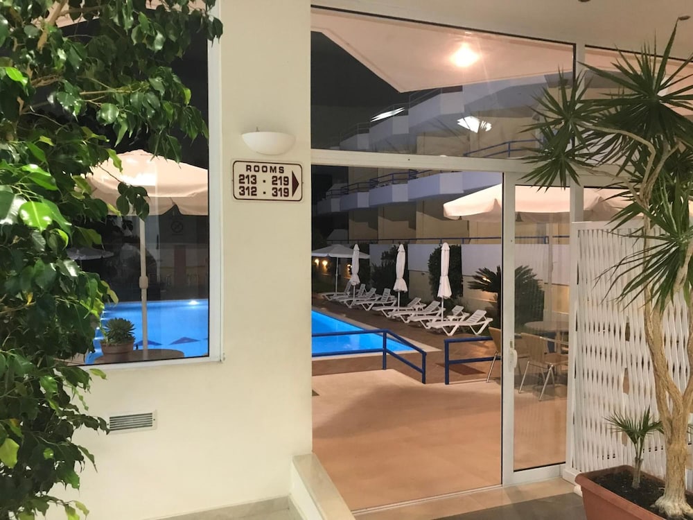 Adonis Hotel 11/57