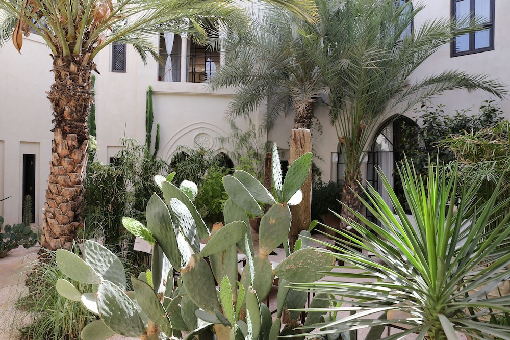 Palais Khum Boutique Hotel & Spa 67/72