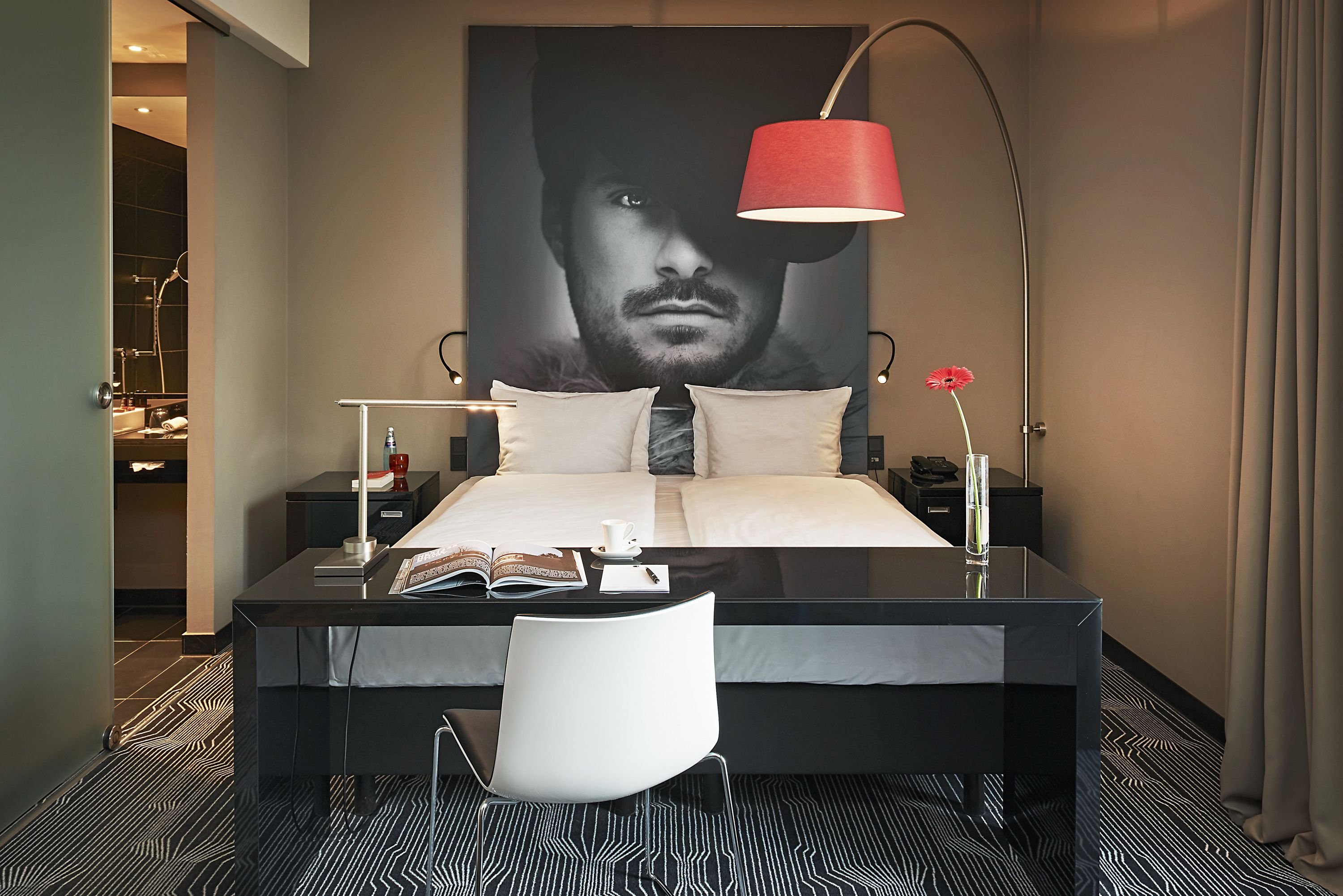 Gallery, King Bed