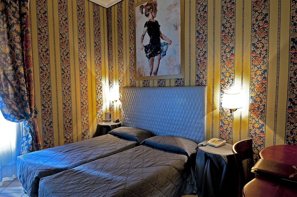 Hotel Lirico Roma 24/63