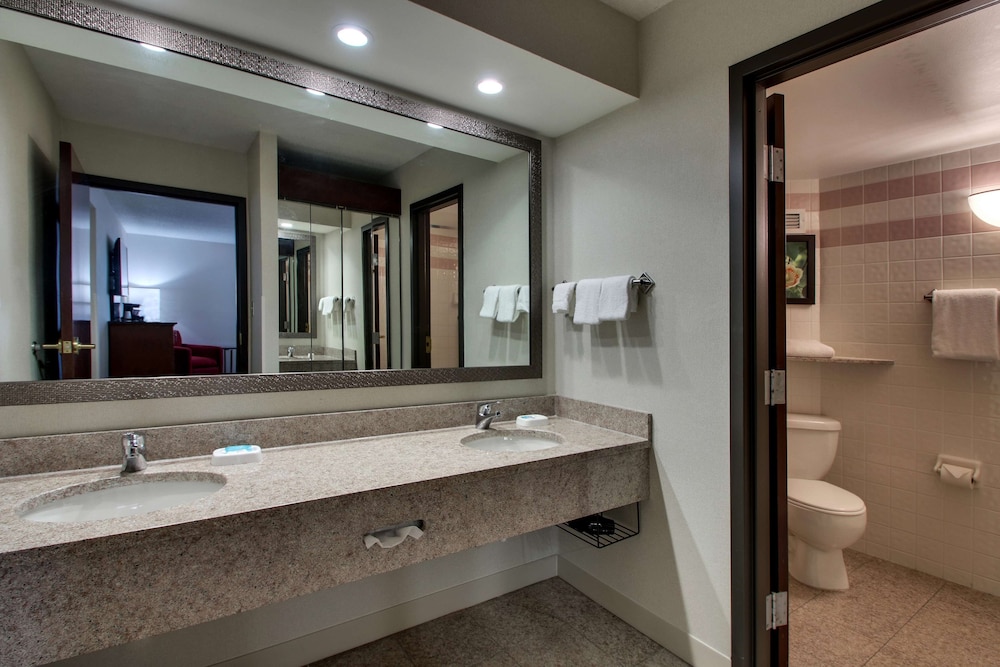 Drury Inn and Suites Evansville East 48/50