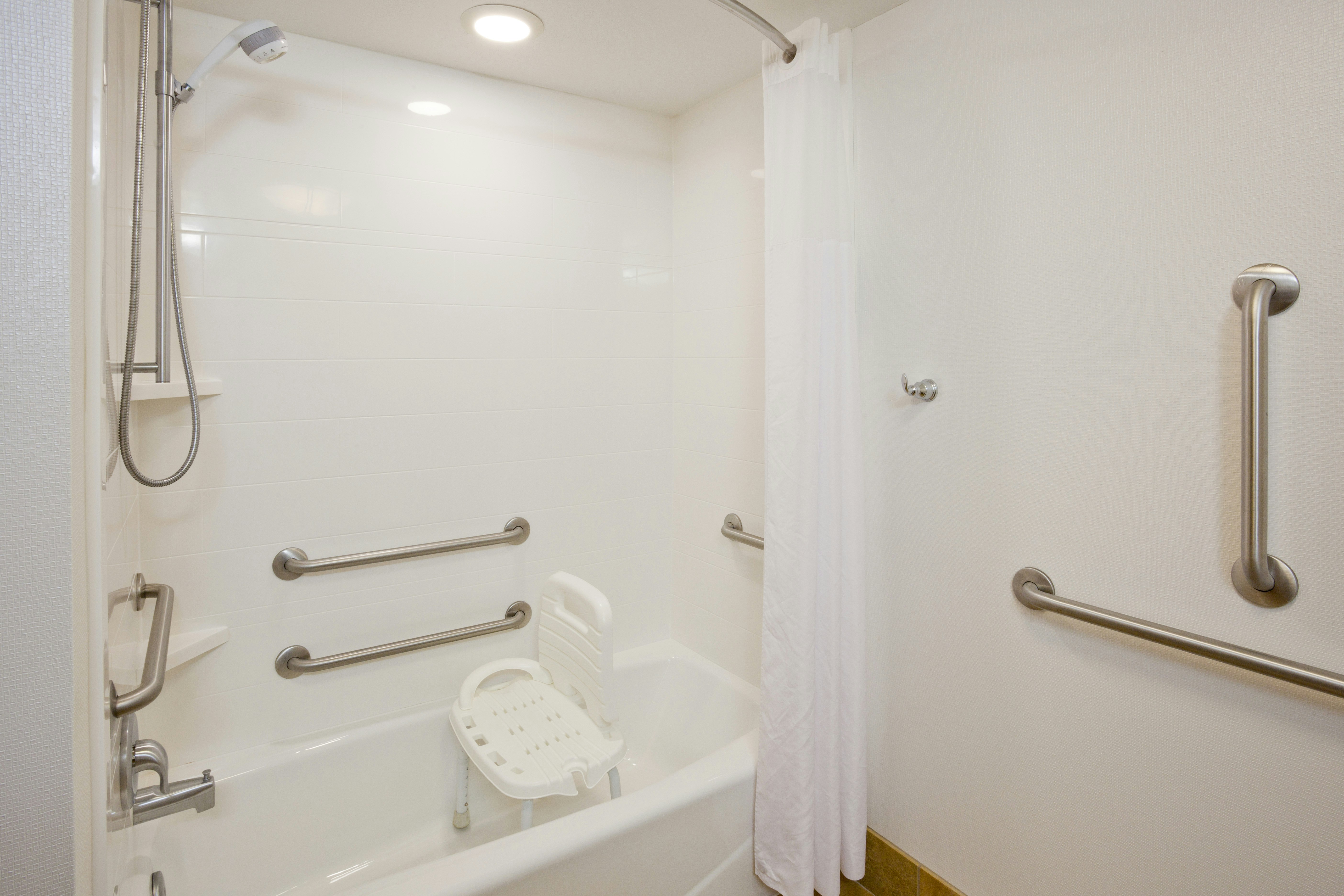 Room, King Bed, Accessible 8/8