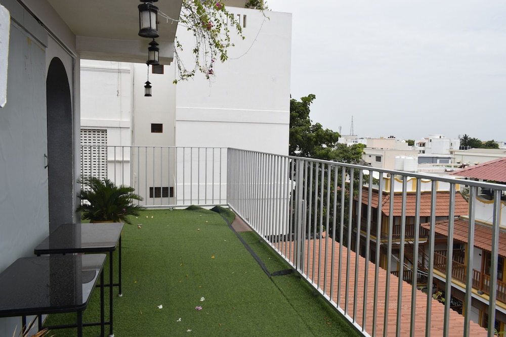Le Chateau - A Heritage Boutique Hotel 68/72