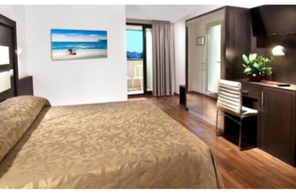 SUPERIOR, DOUBLE OR TWIN BED