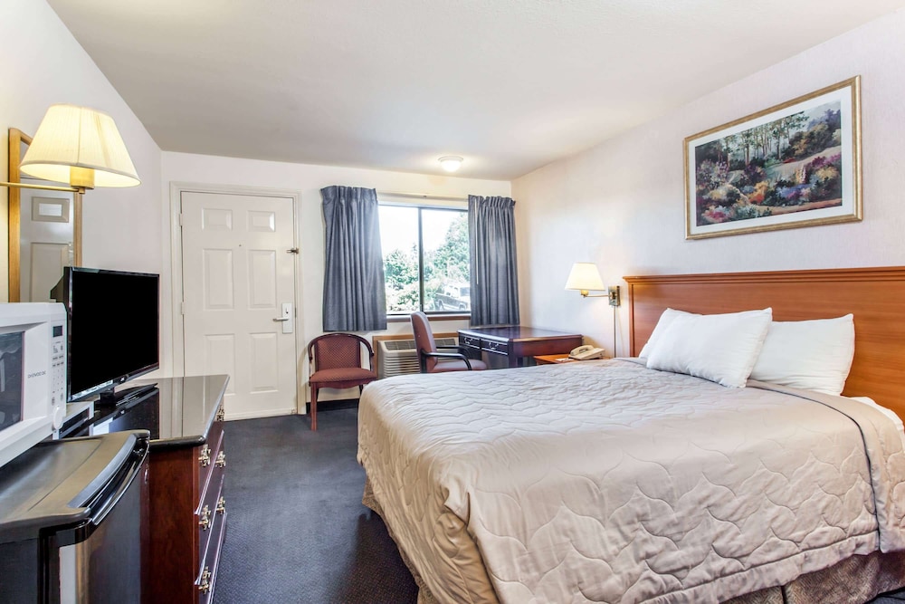 Econo Lodge Edmonds North Seattle, WA 6/39