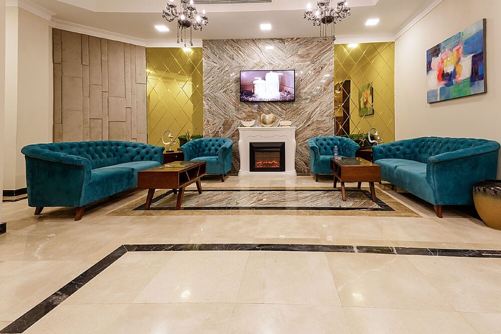 Phoenicia Tower Hotel 41/67
