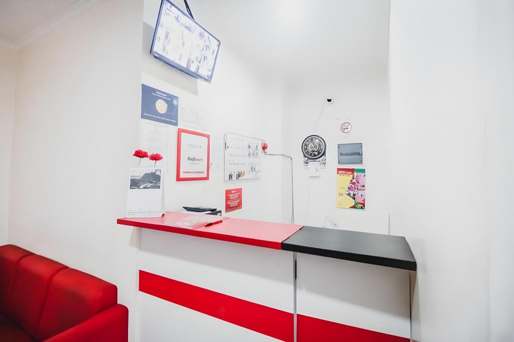 Reddoorz Plus Near Mall Ciputra Jakarta 14/51