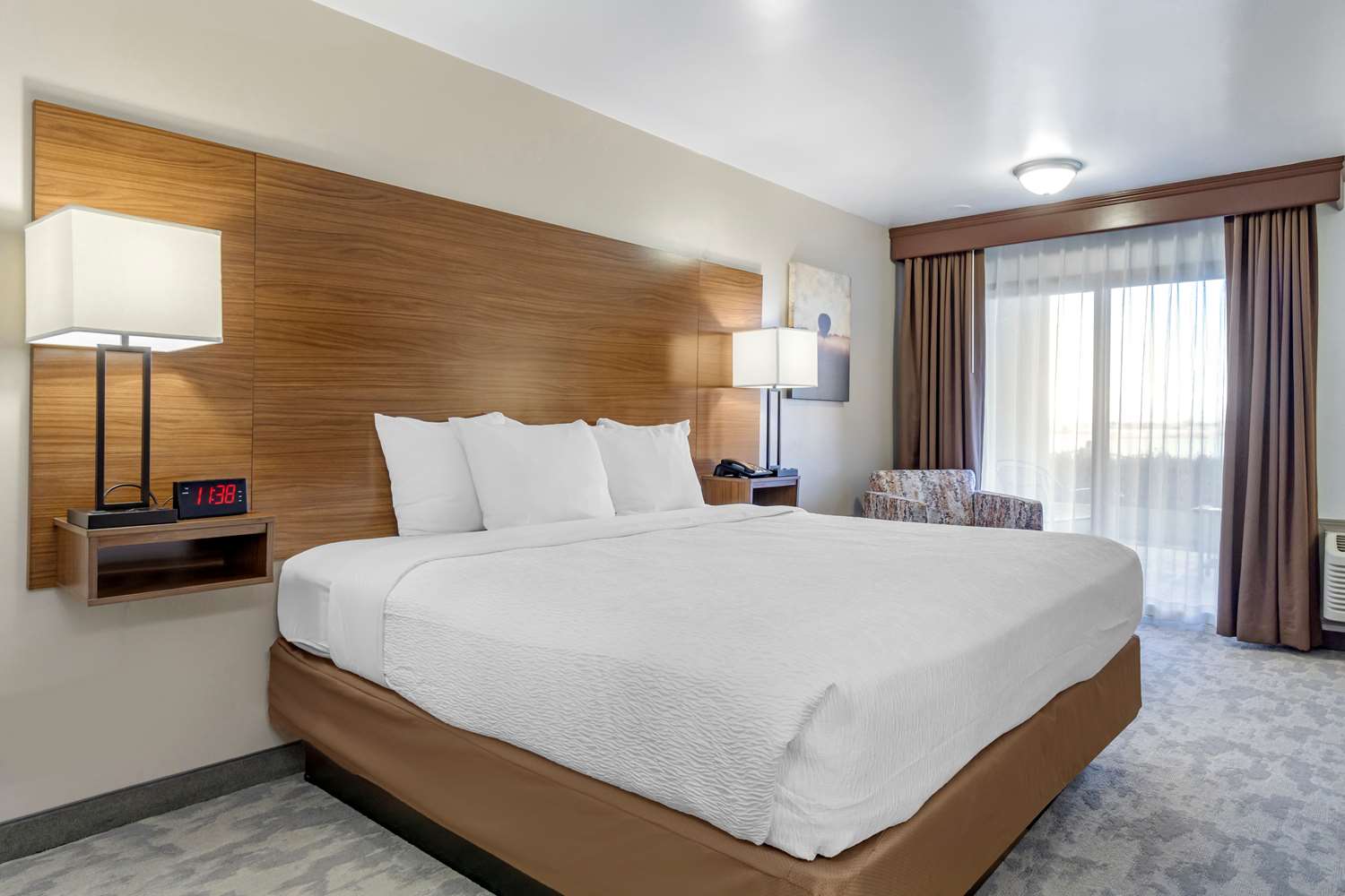 Best Western Plus Lake Front Hotel 18/51