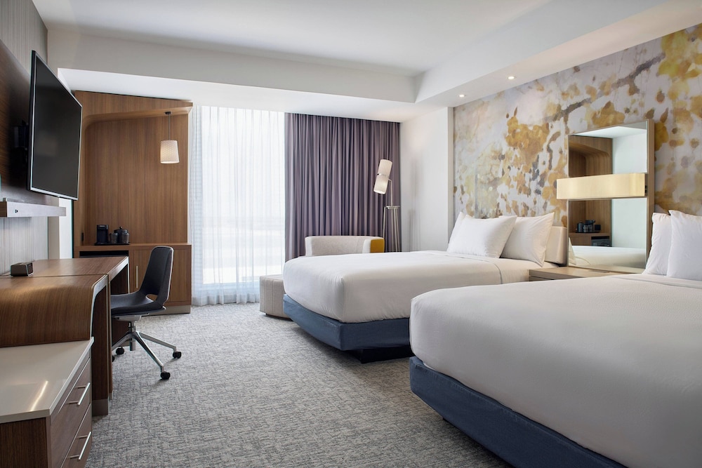 Standard, 2 Queen Beds, City View