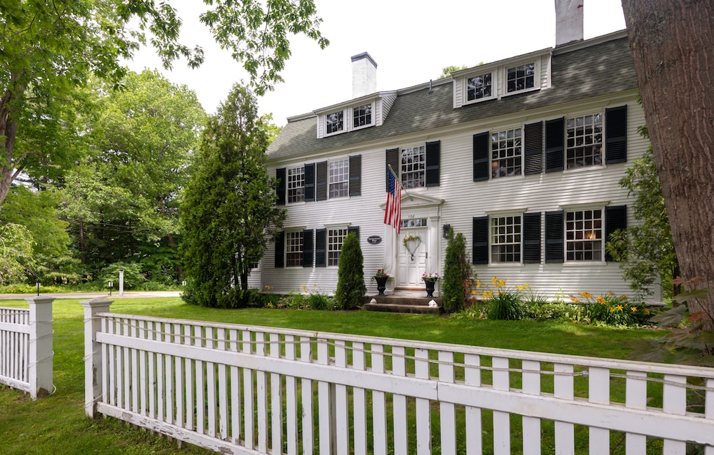 The Waldo Emerson Inn 1/40