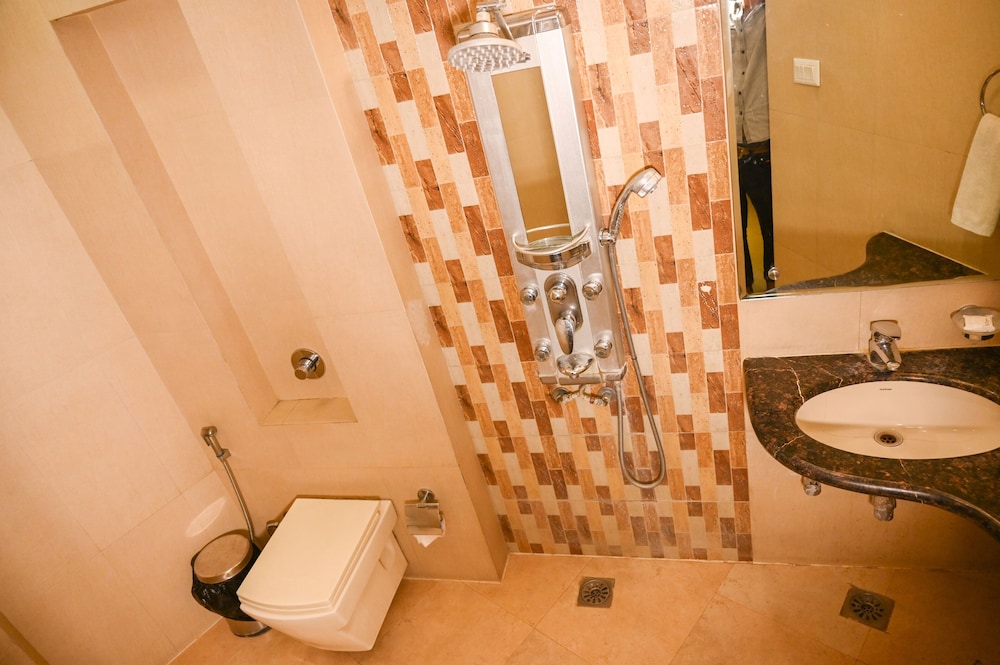 HOTEL RAVISHA CONTINENTAL 21/21