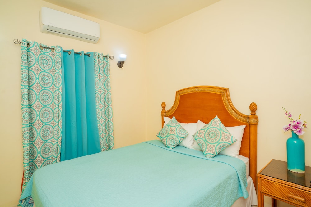 Connies Comfort Suites 12/50
