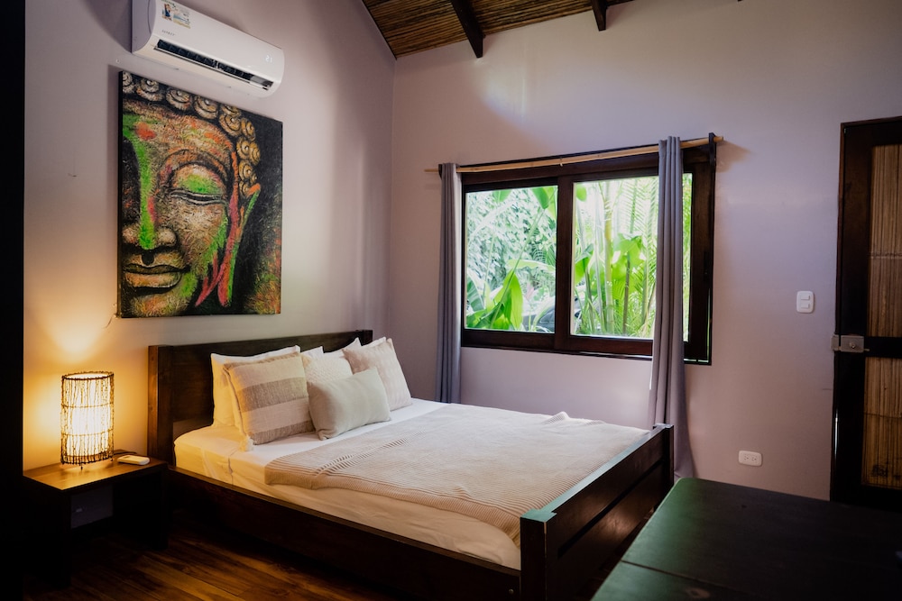 STUDIO, QUEEN BED, BEACH SIDE, KITCHEN