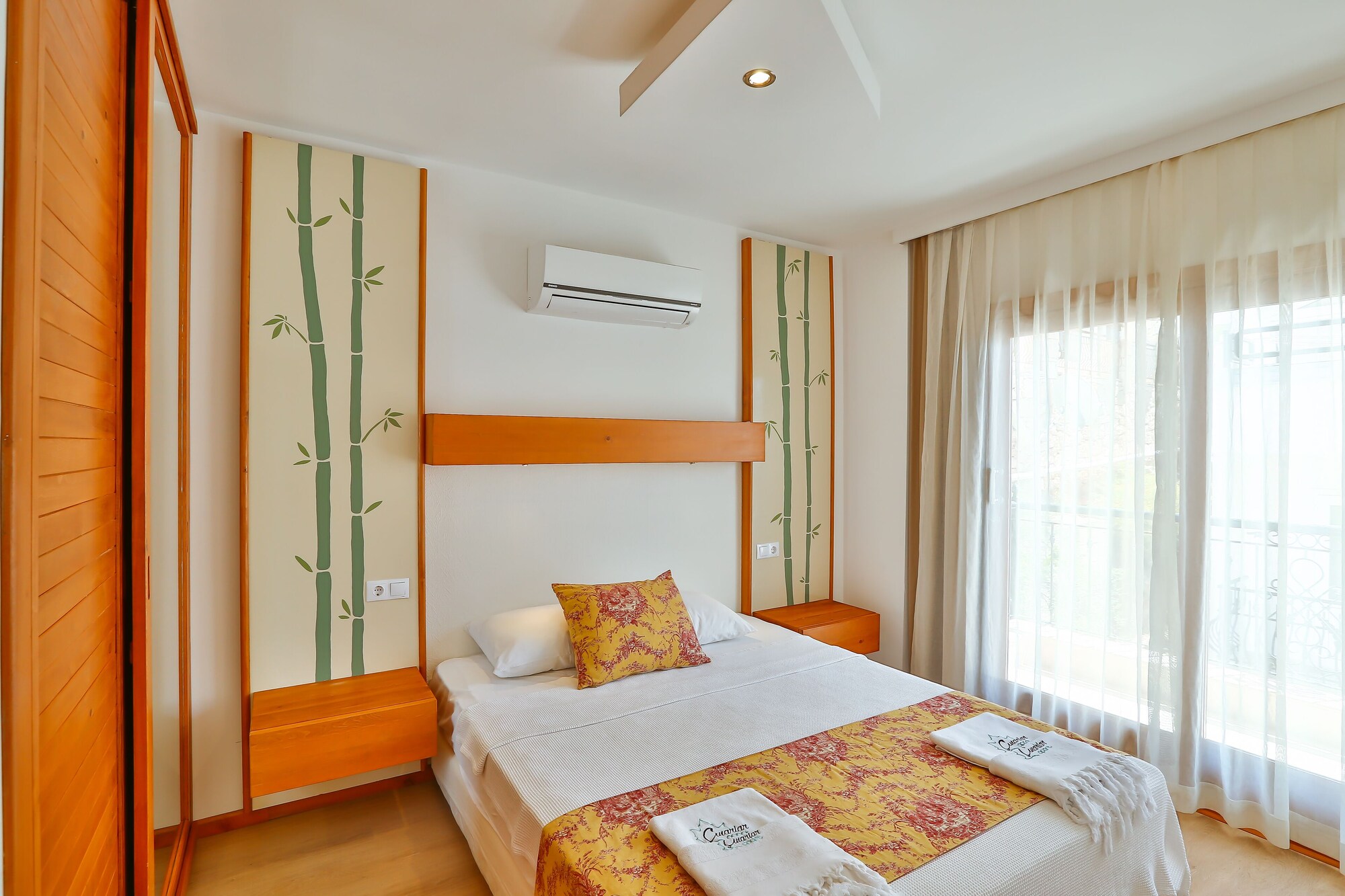 2 BEDROOMS, ECONOMY, APARTMENT, PARTIAL SEA VIEW, BALCONY