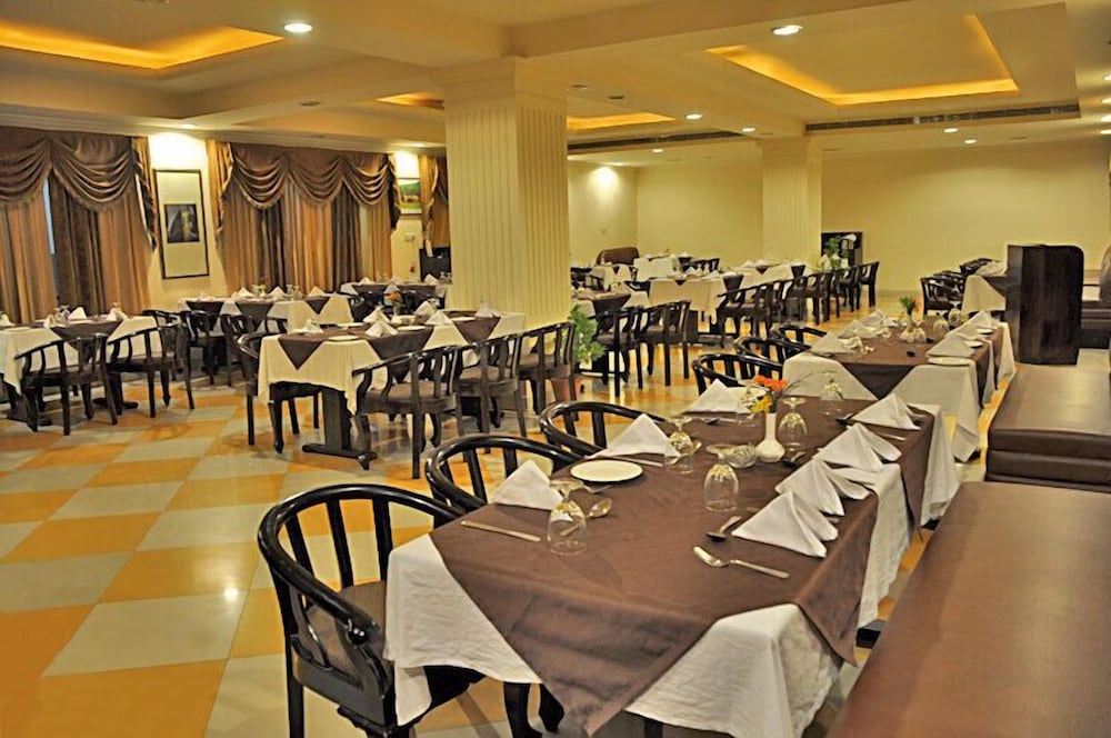 Hotel Rudra Continental 30/47