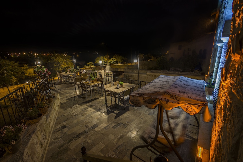 Assiana Cave House 40/50