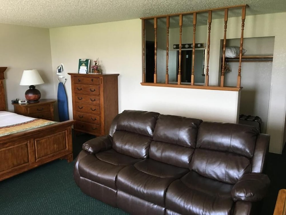 Americas Best Value Inn and Suites-Cassville/Roaring River 33/42
