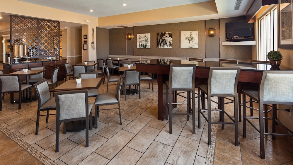 Best Western Plus Frontier Inn 48/53