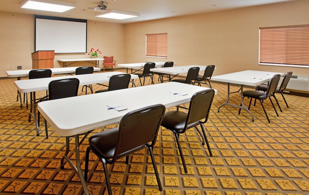 Candlewood Suites Springfield 44/57