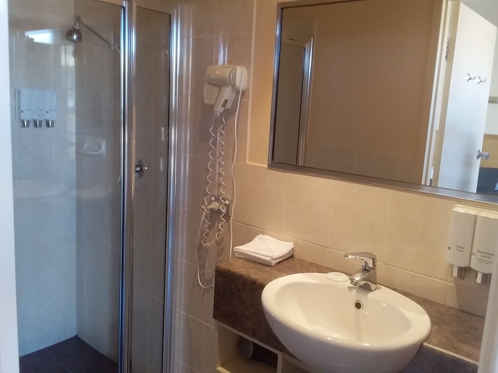 Standard, 1 Queen and 1 Single Bed, DESERT SAND MOTOR INN 3/3