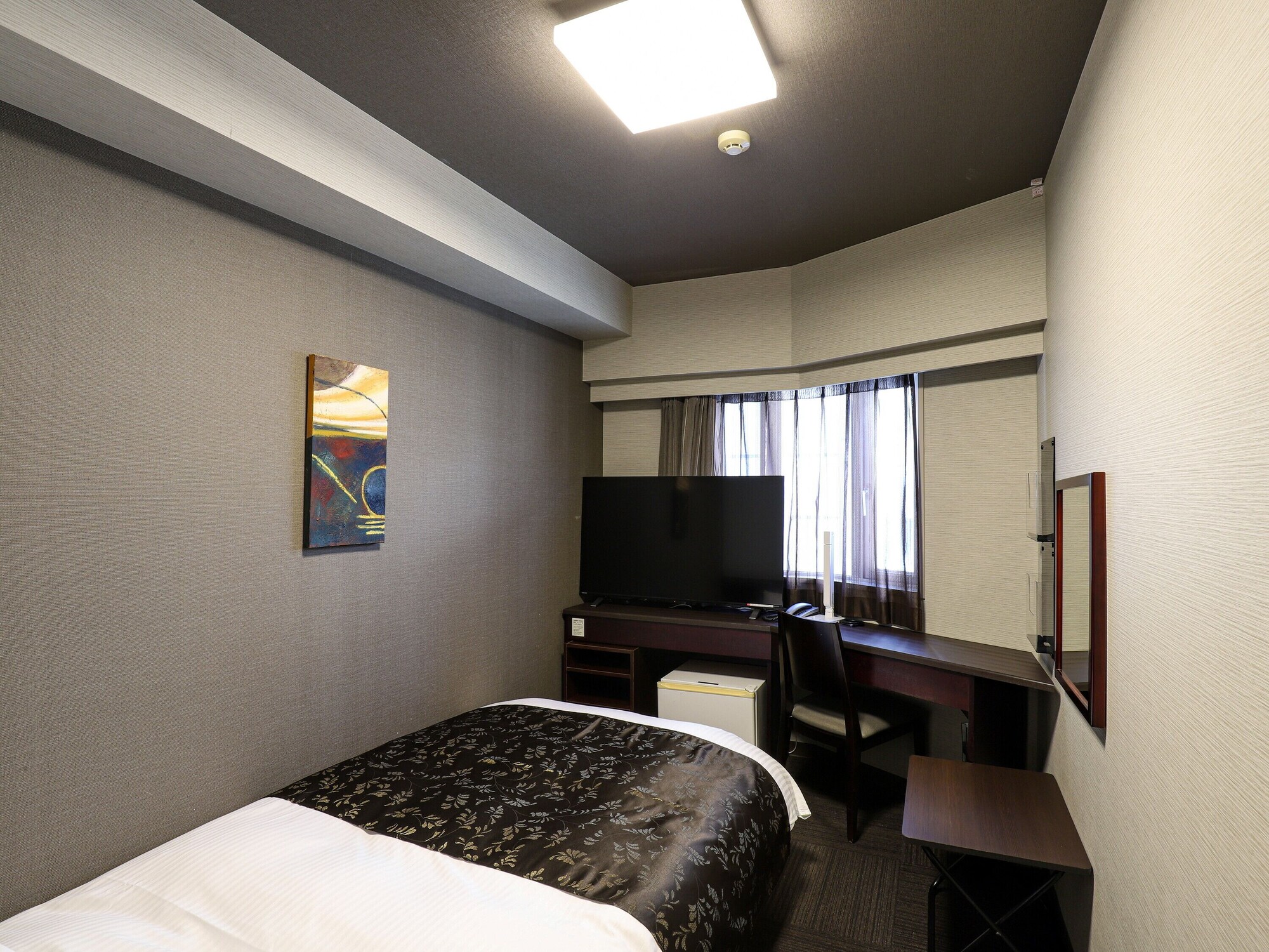 ROOM, SINGLE