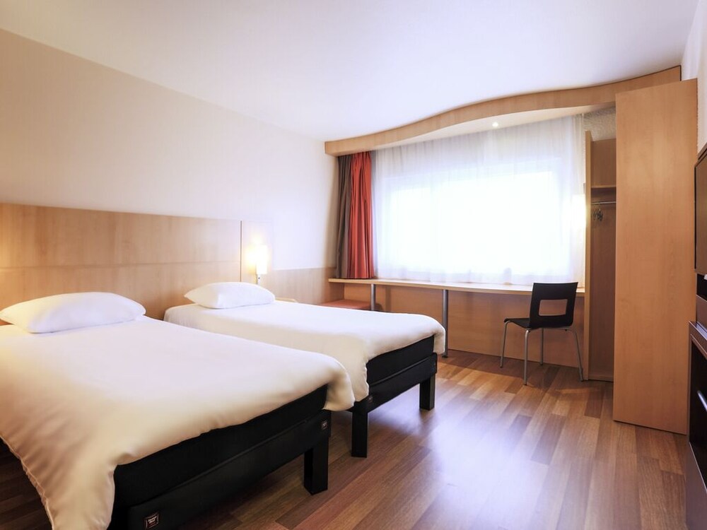 Ibis Charleville Mezieres 9/53