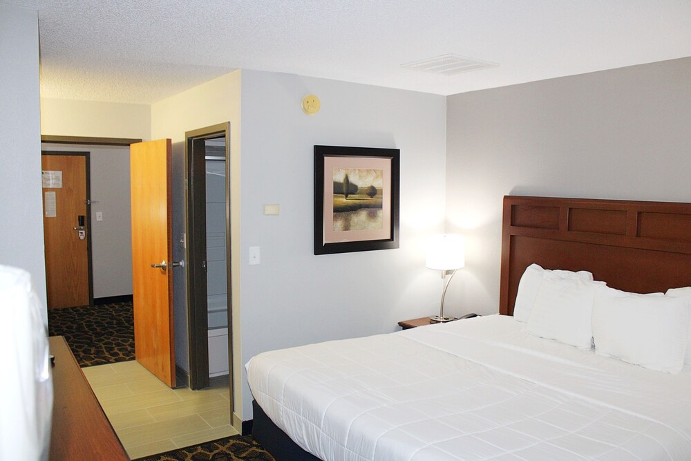 Greenstay Hotel and Suites St James 5/62